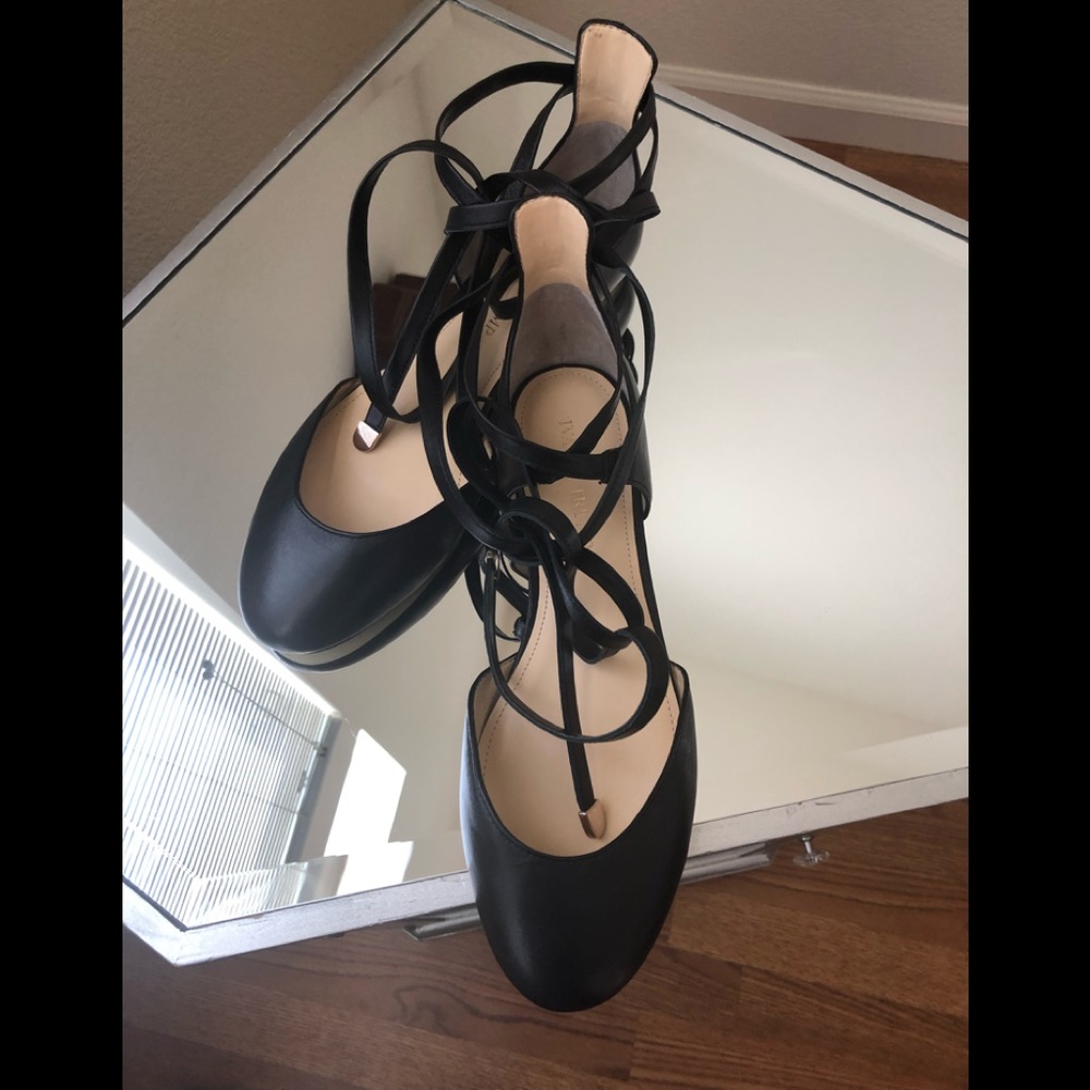 CHIC) NWOT Leather Flats NEW ❤️❤️❤️😊 Ivan’s